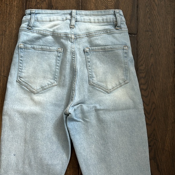 FASHION NOVA JEANS - Picture 4 of 5